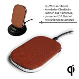 EasyCHEE® T300SL: Qi zertifiziertes kabelloses induktives Ladegerät mit 3 Spulen, Standfuß und Kunstleder-Oberfläche (Terracotta-BRAUN)